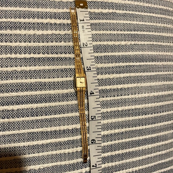 Vintage Tiny Gold Tone Citizen quartz womens watch - Picture 6 of 6